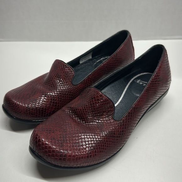 Dansko Olivia Loafers Slip On Comfort Shoes Leather Snakeskin Red Size 37 US 7 - Picture 2 of 12